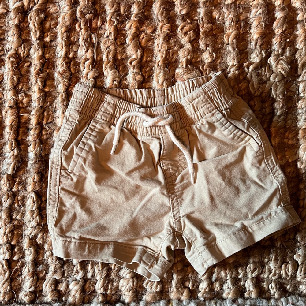 Gap kids khaki shorts. Size 8-12months.